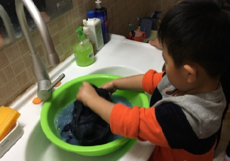 宝宝第一次洗衣服的给感言说说 表扬孩子第一次洗衣服的句子
