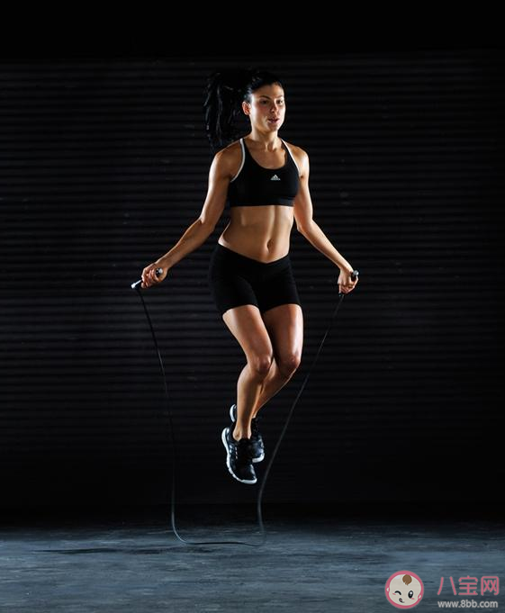 跳绳减肥真的会让腿变粗吗 跳绳的正确姿势是什么
