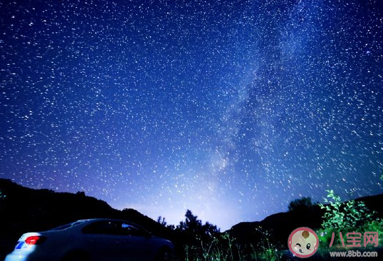 关于晚上看到天空星星的美好心情句子 夜晚看星空发朋友圈配图文字