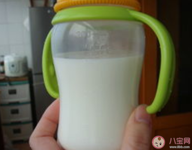 导致奶粉冲调后分层的原因有哪些 奶粉冲调后分层是怎么回事