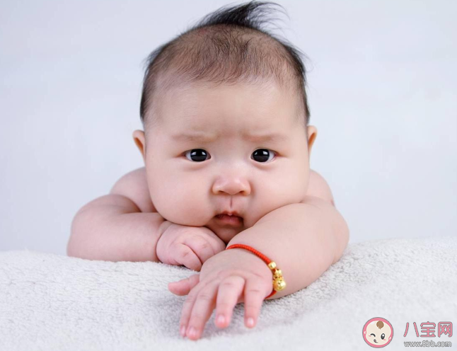 宝宝头发稀少发黄和饮食有关吗 对头发好的营养素有哪些