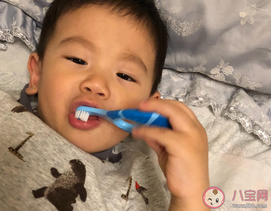 儿子第一次刷牙的心情说说 儿子第一次刷牙妈妈感言