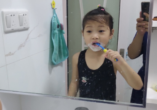 女儿自己刷牙了当妈的心情 女儿自己刷牙发朋友圈文案