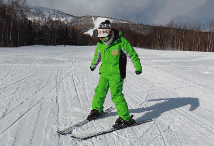 滑雪场禁止朋友教滑雪怎么回事 滑雪初学者的入门技巧