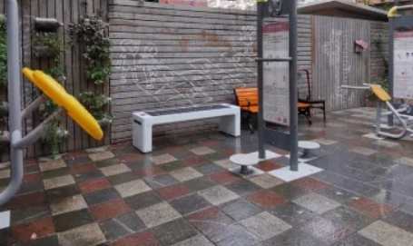 江苏公园|江苏公园出现手机充电座椅是真的吗 充电座椅还有哪些功能