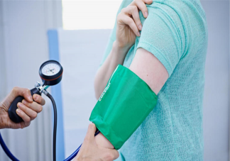 为什么在家自测的血压总和医院不一样 在家测血压操作方法