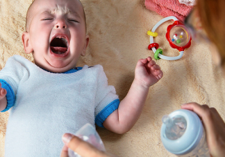 为什么孩子哭闹时不能冷处理 孩子哭闹家长误区做法