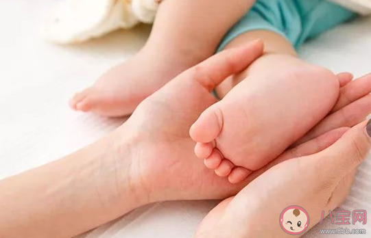 小孩子为什么不能天天泡脚  一岁宝宝泡脚的危害