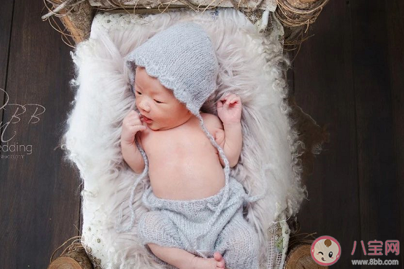 新生儿拍艺术照会不会有辐射 新生儿拍照包裹有害吗。
