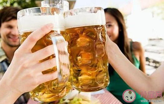 【万爱娱】白酒和啤酒哪一种对肝脏的伤害大 一次醉酒肝脏多久恢复