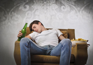 喝酒会导致血糖升高还是降低 糖尿病人能喝酒吗
