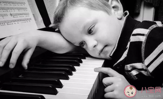 朗朗吉娜儿子会学钢琴吗 孩子从小学钢琴的好处