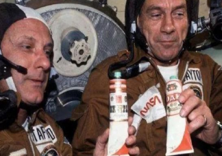 宇航员在太空中怎么吃饭怎么喝水 宇航员在太空怎么生活的