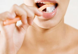 为什么长期刷牙牙齿还很黄 关于牙齿黄的错误理解