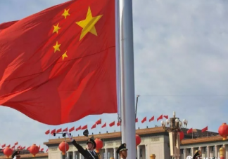 第一次看升国旗朋友圈说说 第一次去北京看升国旗心情感慨。