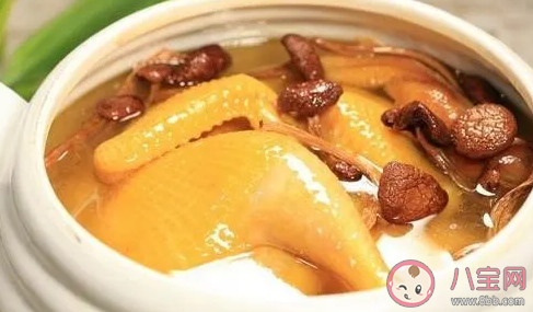 【万爱娱】鸡汤喝不完能在冰箱放多长时间 剩鸡汤放冷藏还是冷冻合适