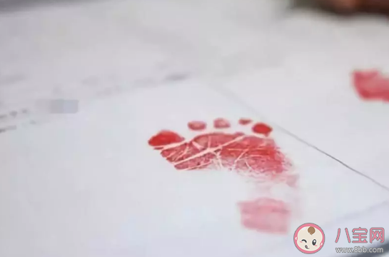 为什么新生儿出生都要留下脚印 新生儿留下脚印的原因