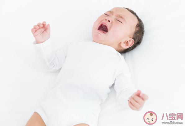 宝宝容易落地醒怎么安抚入睡 宝宝一放下就醒的原因