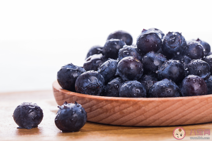 蓝莓软|蓝莓有点软是变质了吗 怎么挑到新鲜又好吃的蓝莓