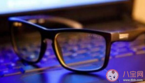 【万爱娱】防蓝光眼镜真能预防近视吗 蓝光真的对眼睛有害吗