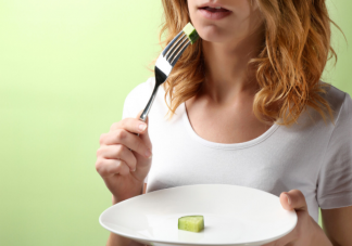 节食减肥会导致不孕吗 怎么判断一个人过度节食