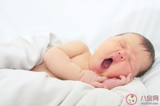 孩子睡觉后满头大汗怎么回事 宝宝出汗多的护理要点