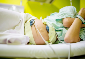 胎宝宝宫内缺氧会释放出哪些信号 预防宫内缺氧的方法