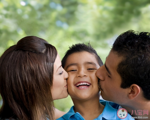 父母回避型沟通对孩子的影响有多大 父母不会表达爱对孩子的影响