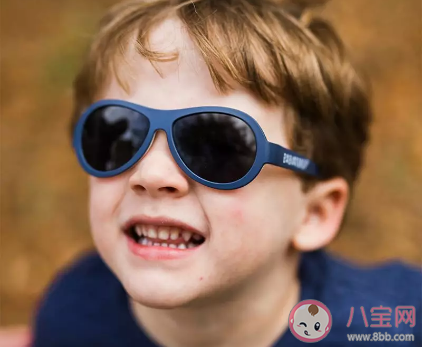 夏季外出|夏季外出孩子有必要戴太阳镜吗 几岁孩子可以戴太阳镜