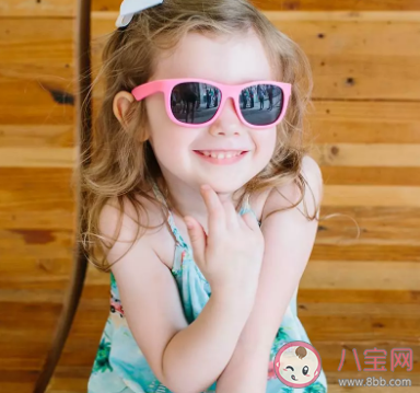 夏季外出|夏季外出孩子有必要戴太阳镜吗 几岁孩子可以戴太阳镜