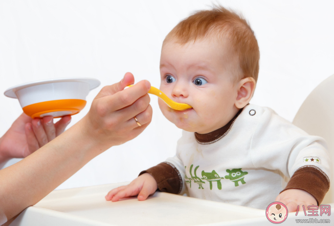 孩子喜欢含饭不吞是什么原因 孩子嘴里含饭不嚼怎么办