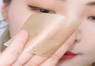 用吸油纸会使皮肤缺水吗 如何正确使用吸油纸