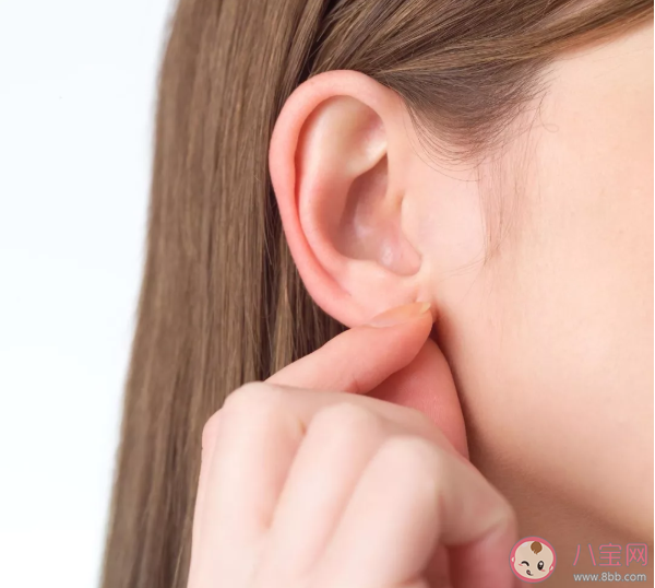 女大学生打耳洞差点导致瘫痪是怎么回事 打耳洞怎么降低感染风险