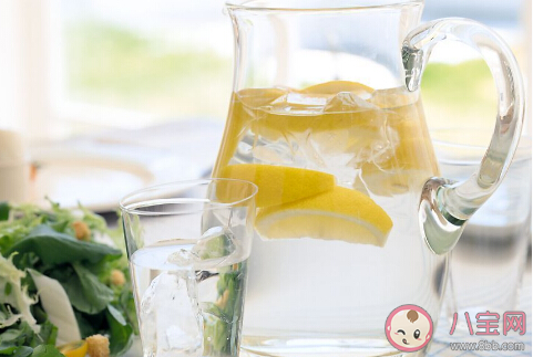 柠檬水|早起喝一杯柠檬水有什么好处 柠檬水的功效是什么
