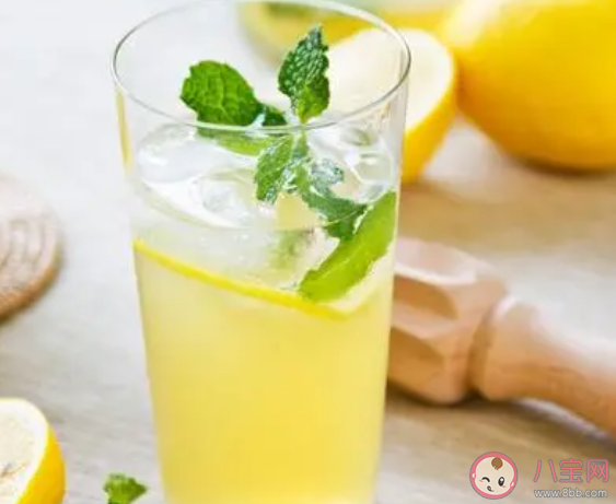 柠檬水|早起喝一杯柠檬水有什么好处 柠檬水的功效是什么