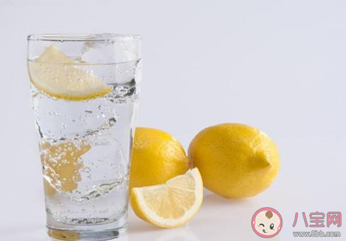 柠檬水|柠檬水要空腹喝吗 柠檬水什么时候喝最好