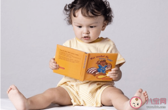宝宝第一本绘本应该怎么选 1岁内宝宝各阶段绘本选书参考