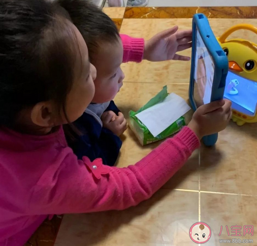 经常用手机视频聊天对宝宝视力有影响吗 视频聊天会对宝宝有什么伤害