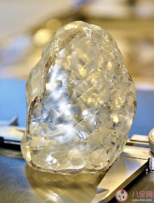 【万爱娱】1098克拉世界第三大钻石被发现 排名前两位的是什么