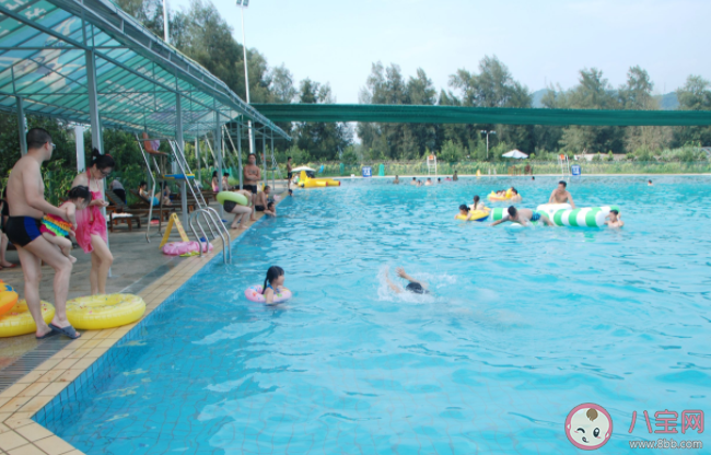 公共泳池对人体有哪些健康隐患 游泳池游泳如何做好个人防护