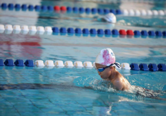 普及中小学生游泳教育有必要吗 孩子多大学游泳比较合适