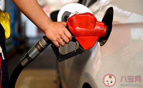 油价迎年内第十涨 加一箱油多花2.5元是真的吗