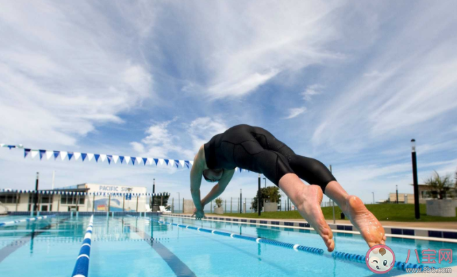 经常游泳会有哪些运动损伤 夏季游泳要准备好哪些装备