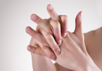 掰手指的咔嗒声来自于哪 经常掰手指有什么坏处