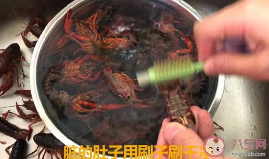 小龙虾吃到一半|小龙虾吃到一半突然活了一只是怎么回事 小龙虾要怎么处理才干净