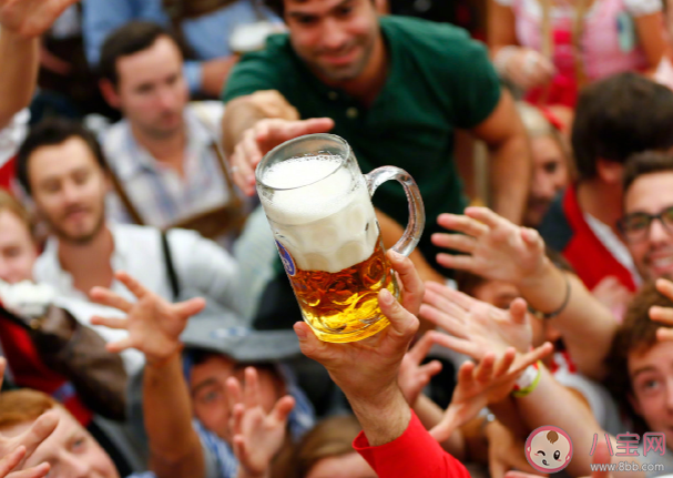 研究称喝酒增高患癌风险 酒精是如何摧毁健康的