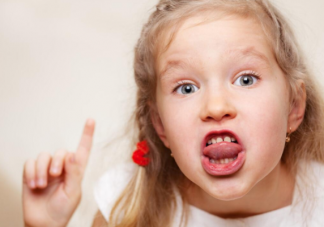 父母在孩子面前说脏话有什么影响 孩子模仿学说脏话怎么办