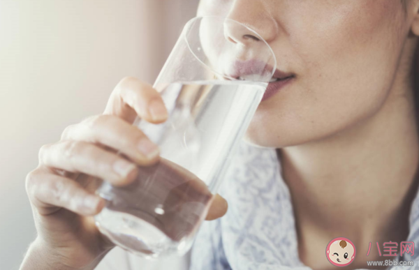 喝水少为什么会导致急性肾衰竭 喝水一次喝多少量比较好
