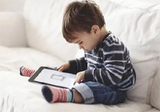 怎样防止孩子变成电子产品控 你觉得孩子可以玩电子产品吗