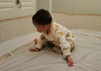 宝宝意外坠床怎么办 家里有婴幼儿要注意哪些安全问题